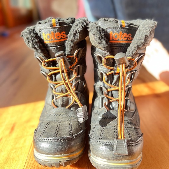 Used - Picture 2 of 3